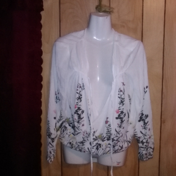 Sheer liteweight wrap tie top - Picture 2 of 4